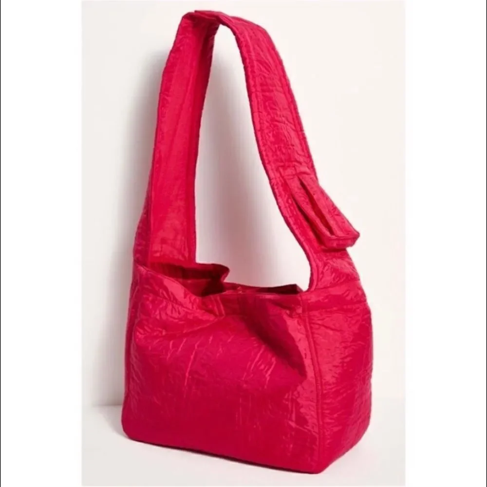 Free People oversized puffer bag NWT Color is bright pink